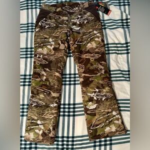 Under Armor insulated cold weather hunting Camo pants women’s size 10 NWT